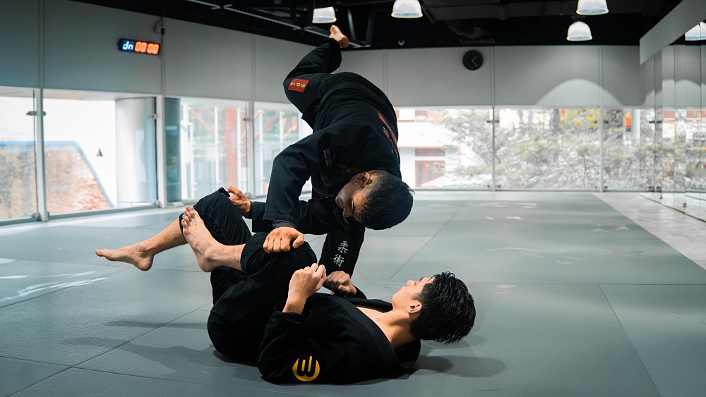 How To Do An X-Pass In BJJ