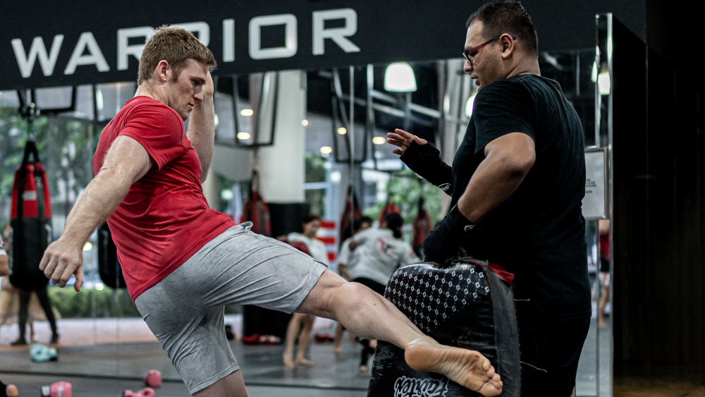 muay thai students kick padwork